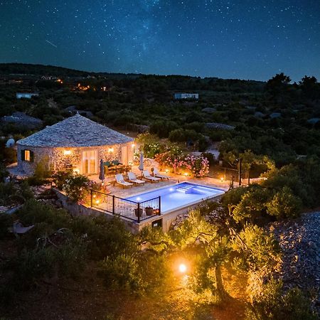 Island Getaway - Heritage House Mirce Buitenkant foto