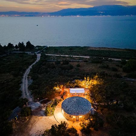 Island Getaway - Heritage House Mirce Buitenkant foto