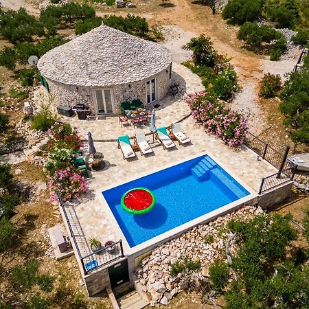 Island Getaway - Heritage House Mirce Buitenkant foto