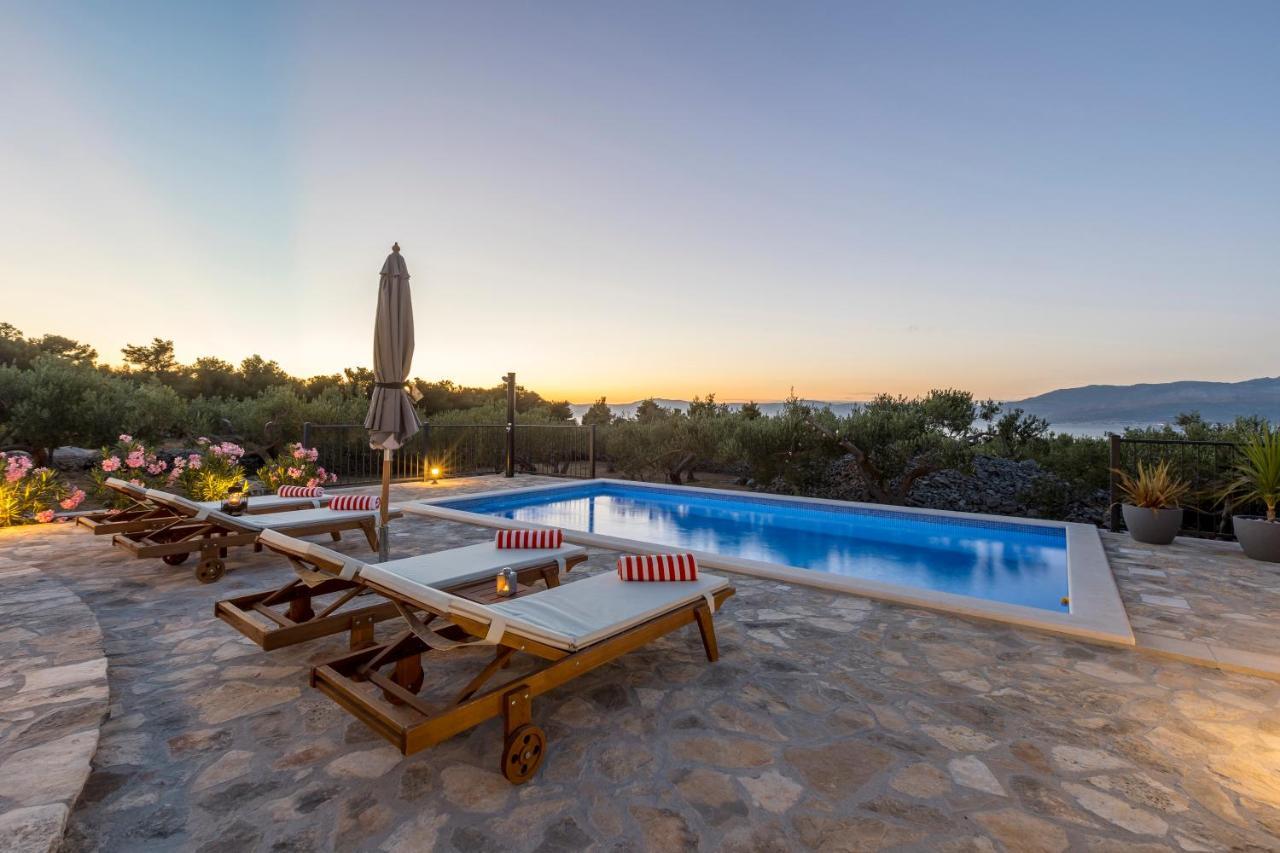Island Getaway - Heritage House Mirce Buitenkant foto