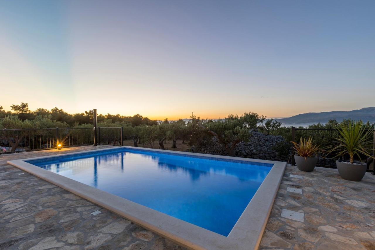 Island Getaway - Heritage House Mirce Buitenkant foto