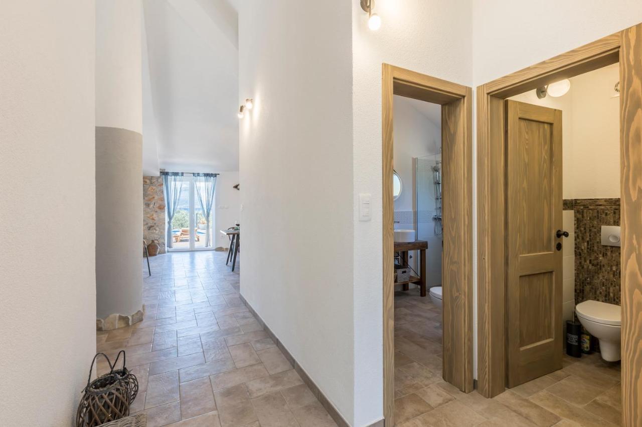 Island Getaway - Heritage House Mirce Buitenkant foto