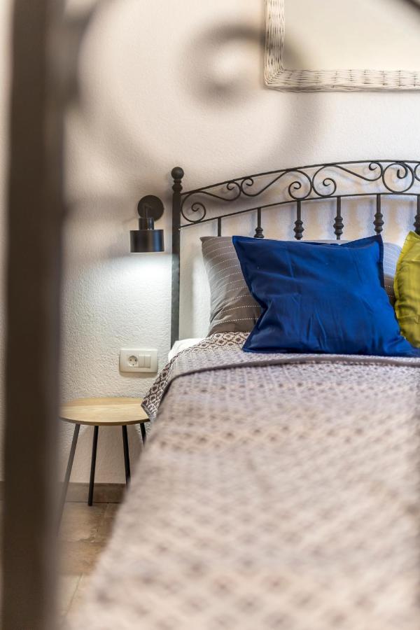 Island Getaway - Heritage House Mirce Buitenkant foto
