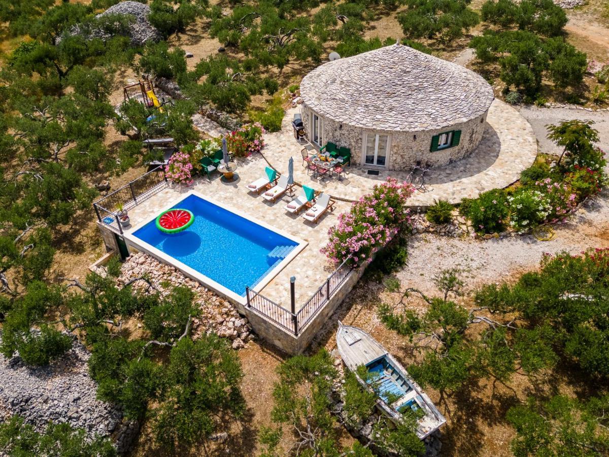 Island Getaway - Heritage House Mirce Buitenkant foto