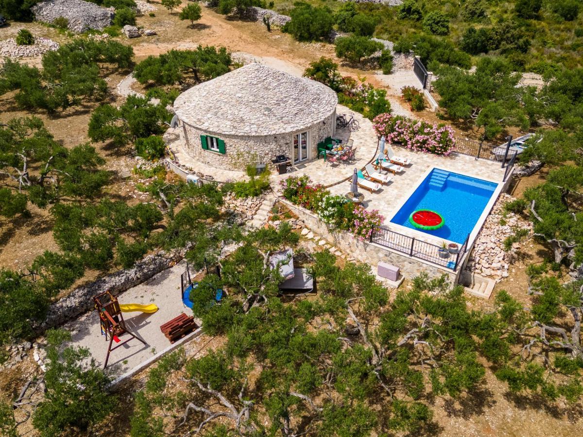 Island Getaway - Heritage House Mirce Buitenkant foto
