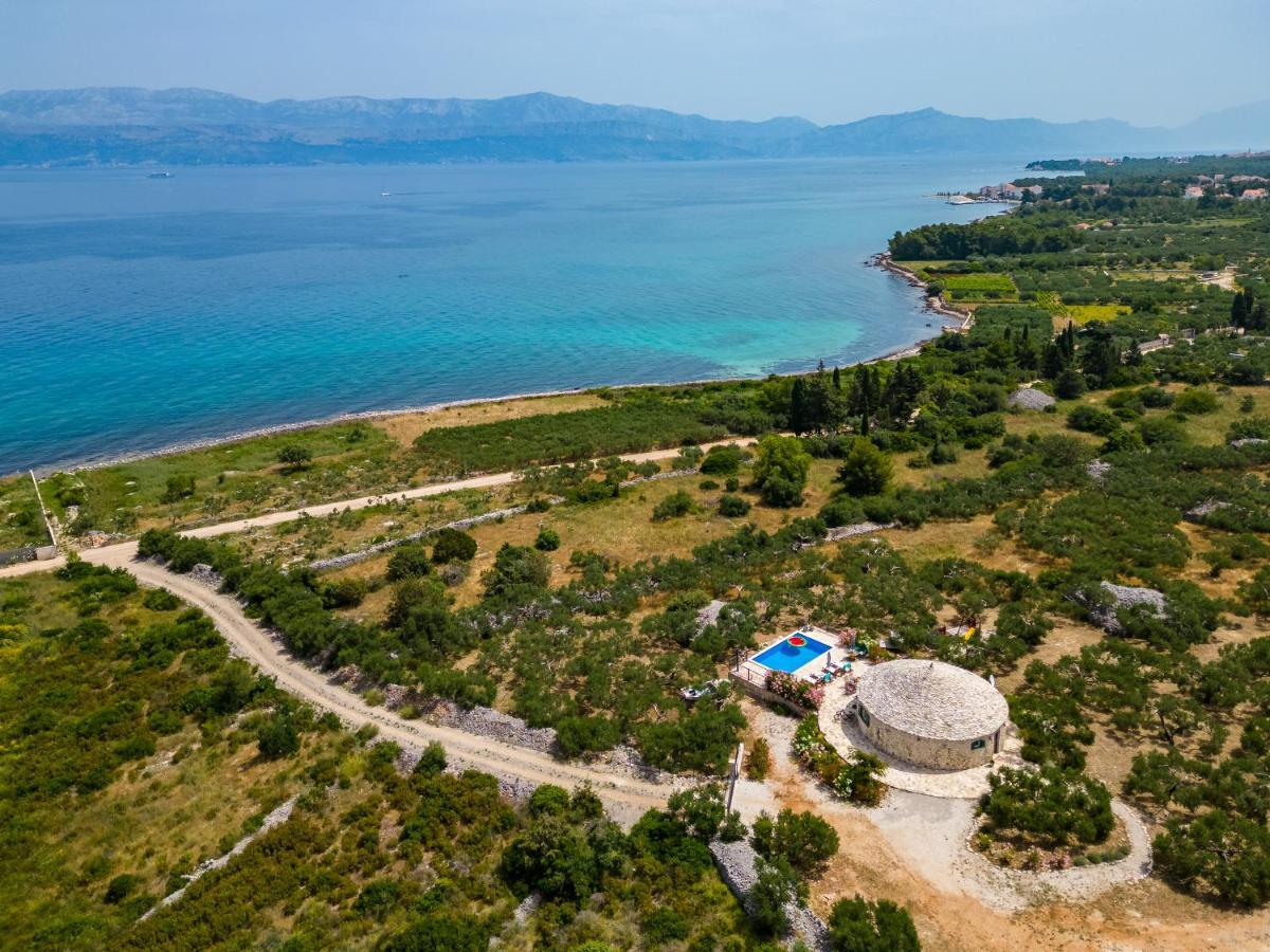 Island Getaway - Heritage House Mirce Buitenkant foto
