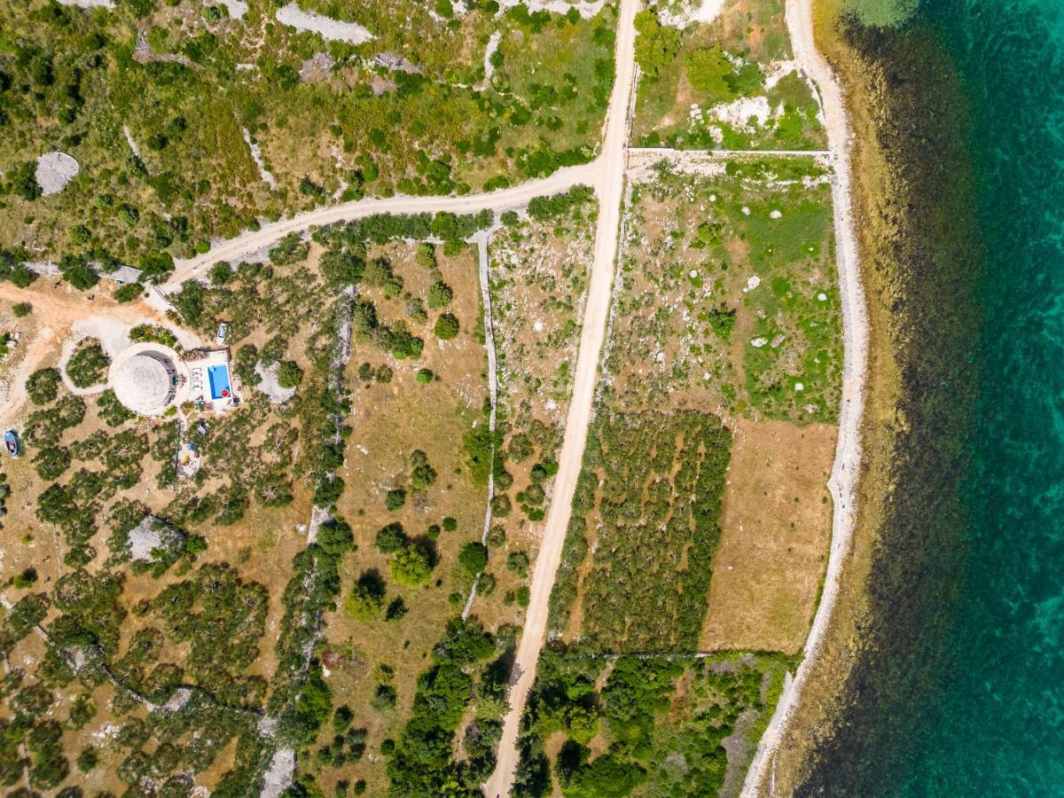 Island Getaway - Heritage House Mirce Buitenkant foto