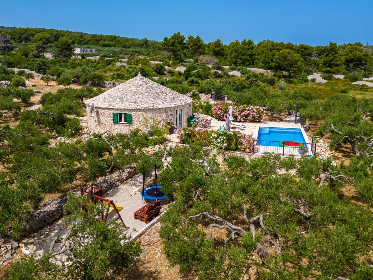 Island Getaway - Heritage House Mirce Buitenkant foto