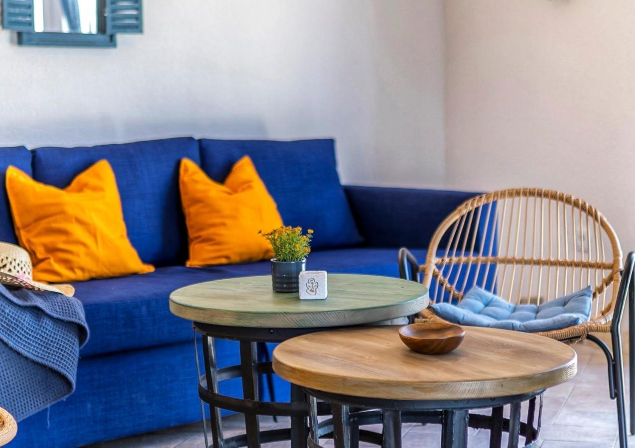 Island Getaway - Heritage House Mirce Buitenkant foto
