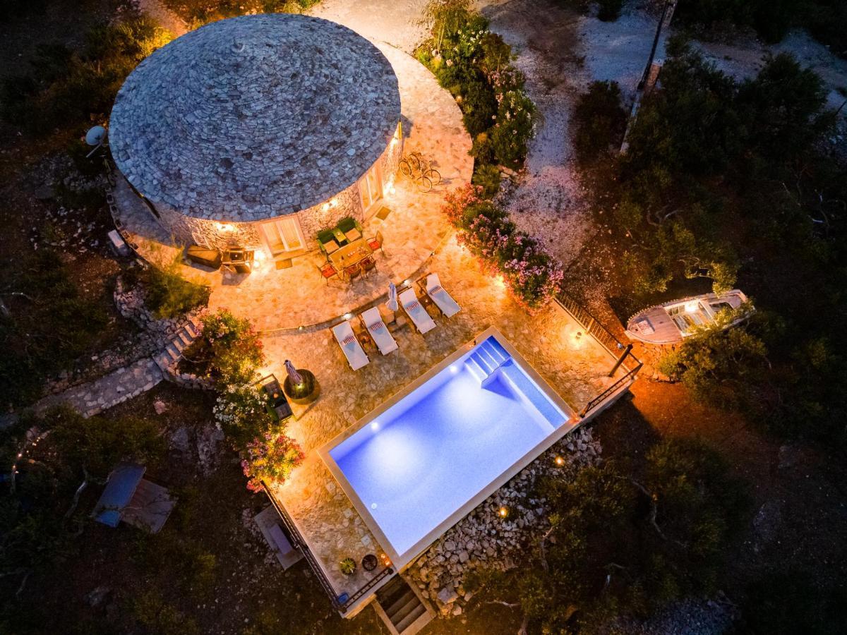 Island Getaway - Heritage House Mirce Buitenkant foto
