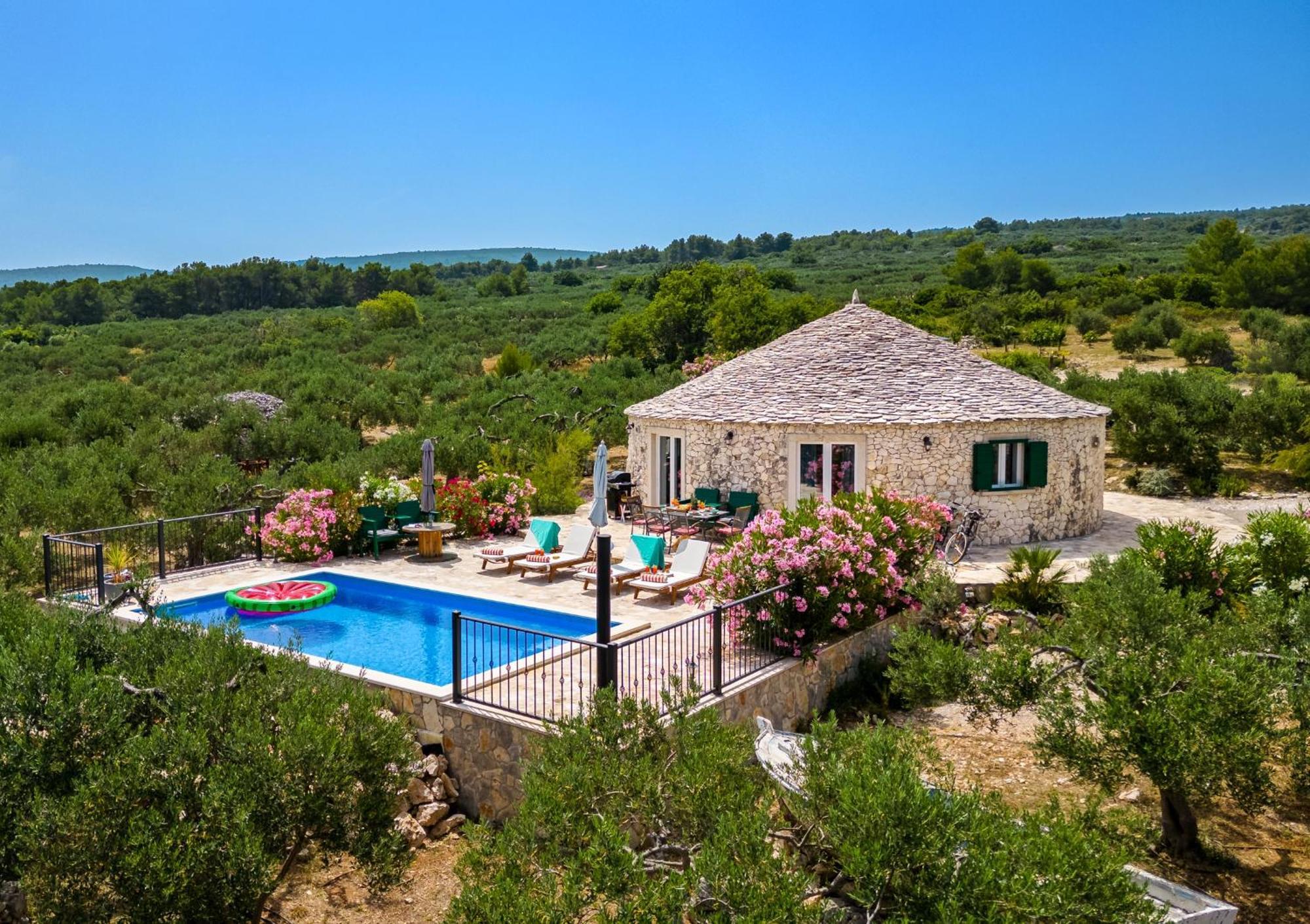 Island Getaway - Heritage House Mirce Buitenkant foto