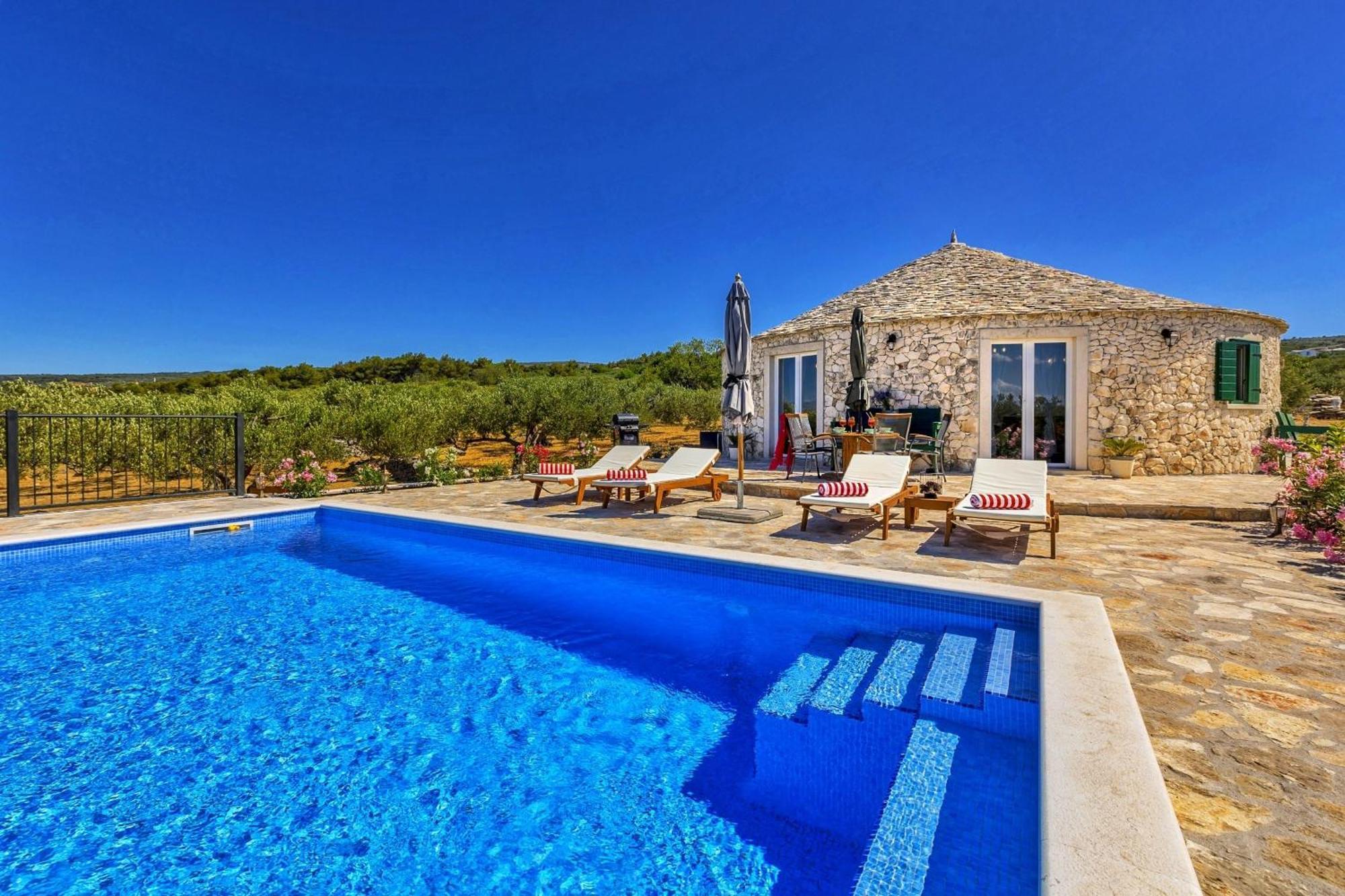Island Getaway - Heritage House Mirce Buitenkant foto