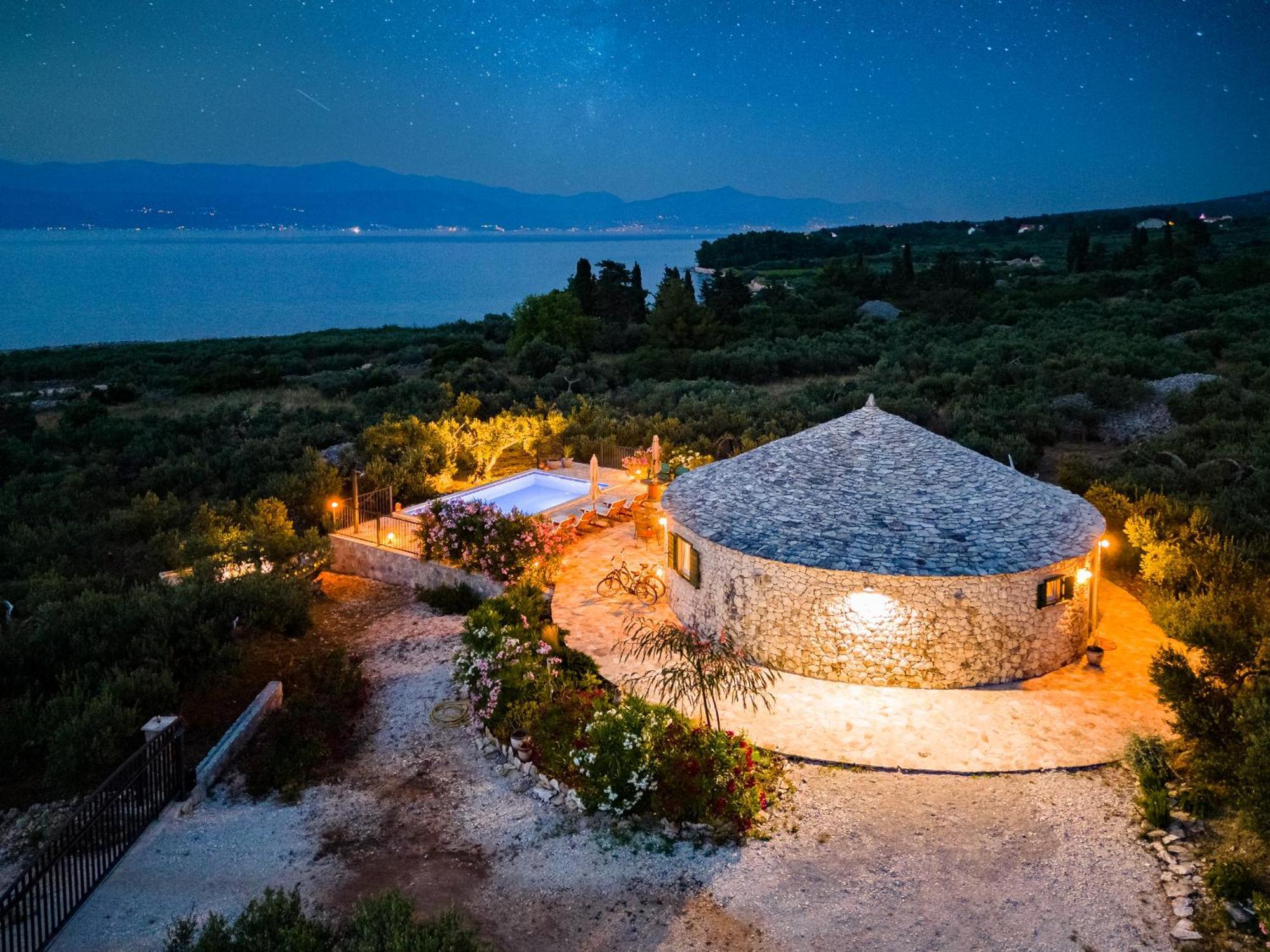 Island Getaway - Heritage House Mirce Buitenkant foto