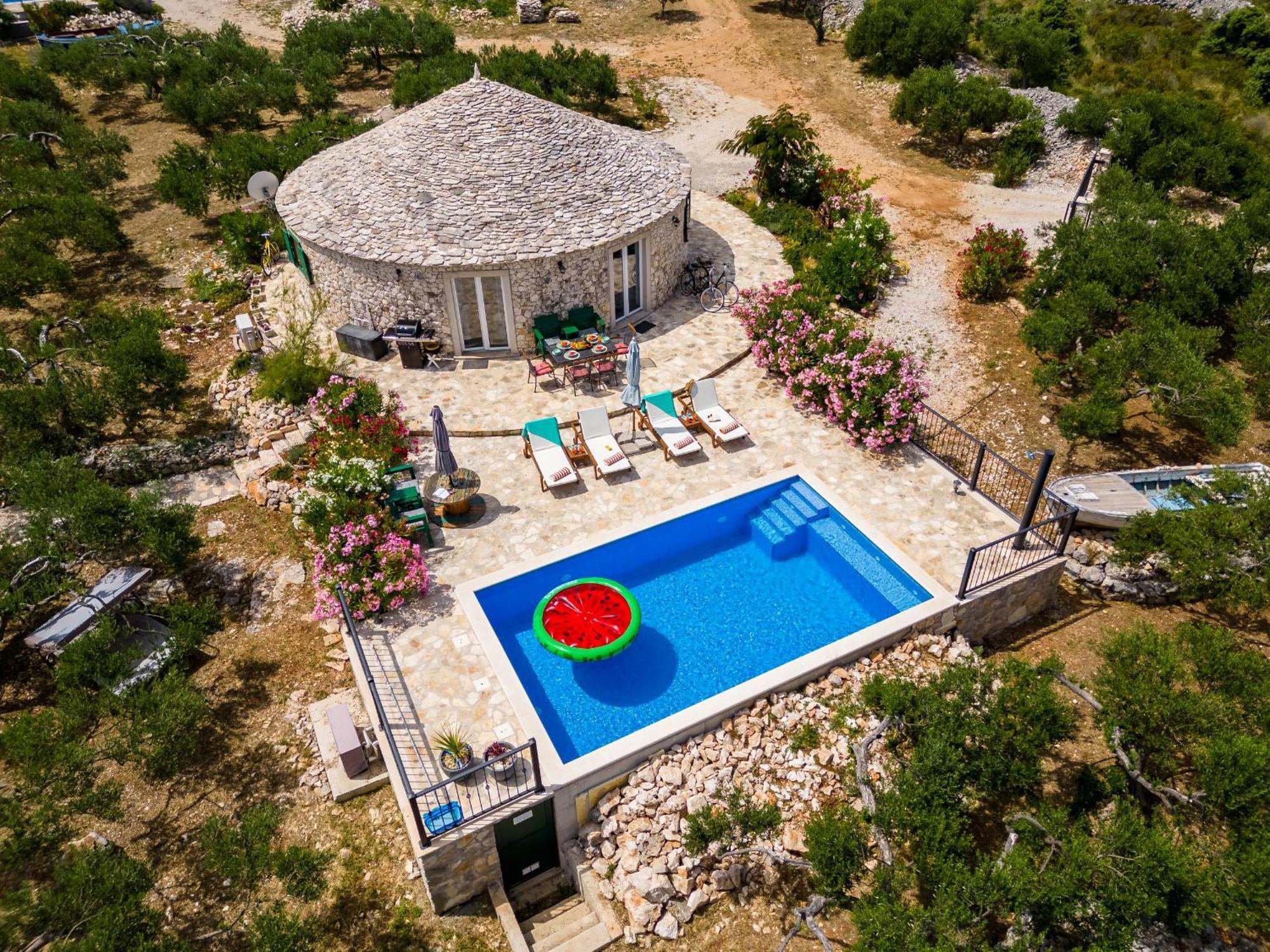 Island Getaway - Heritage House Mirce Buitenkant foto